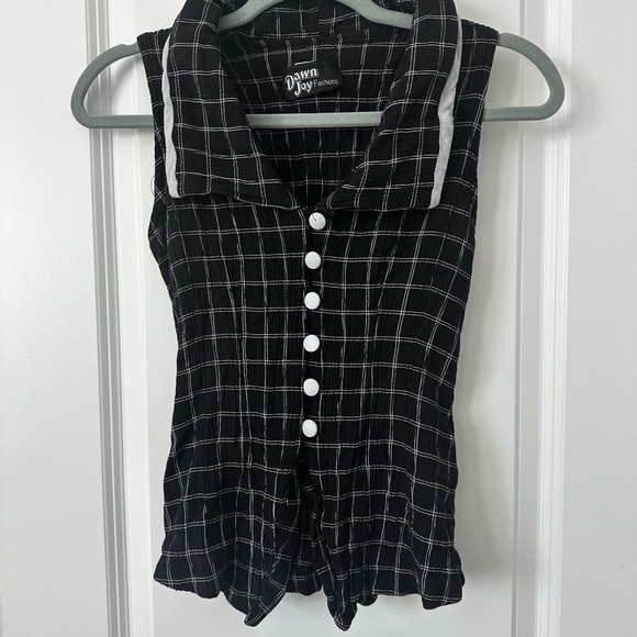dawn joy fashions Tops - Dawn Joy Vintage 90s button Down Blouse